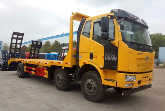 解放J6小三軸平板運(yùn)輸車