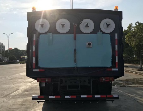 東風(fēng)天錦吸塵車