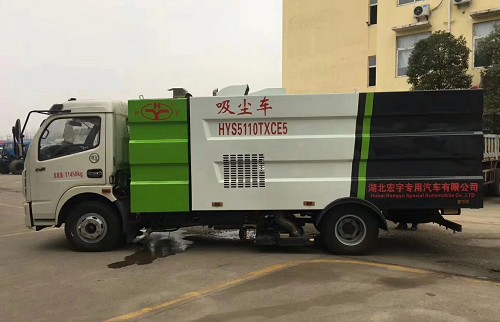 東風(fēng)多利卡吸塵車(3800軸距)