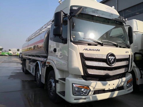 福田歐曼前四后八26噸鋁合金油罐車(chē)