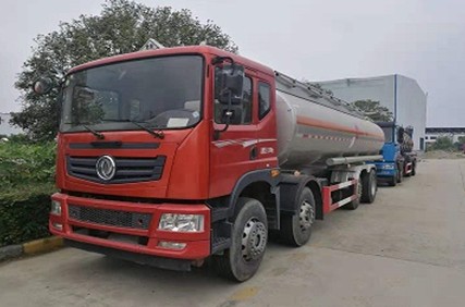 錫宇牌8X2東風(fēng)T5空氣懸掛運(yùn)油車圖片 錫宇牌8X2東風(fēng)T5空氣懸掛運(yùn)油車圖片