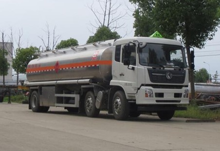 國(guó)六東風(fēng)天錦前四后四鋁合金運(yùn)油車(chē)圖片 國(guó)六東風(fēng)天錦前四后四鋁合金運(yùn)油車(chē)圖片