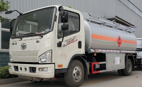 解放8噸加油車(chē)