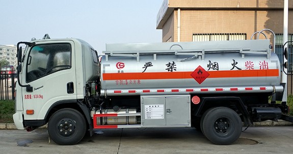 大運(yùn)小型加油車