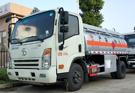 大運(yùn)小型加油車