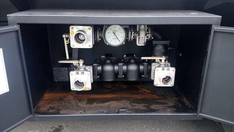 青島解放悍威前四后六油罐車細節(jié)圖片 青島解放悍威前四后六油罐車細節(jié)圖片