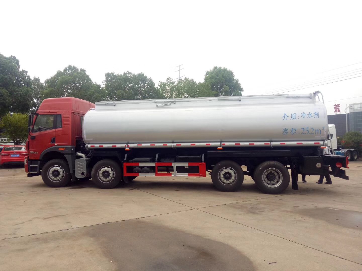 解放前四后六普貨罐式車圖片 解放前四后六普貨罐式車圖片