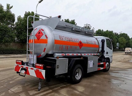 甲醇乙醇罐式運(yùn)輸車(chē)圖片 甲醇乙醇罐式運(yùn)輸車(chē)圖片