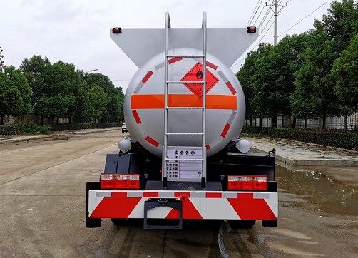 甲醇乙醇罐式運(yùn)輸車(chē)圖片 甲醇乙醇罐式運(yùn)輸車(chē)圖片