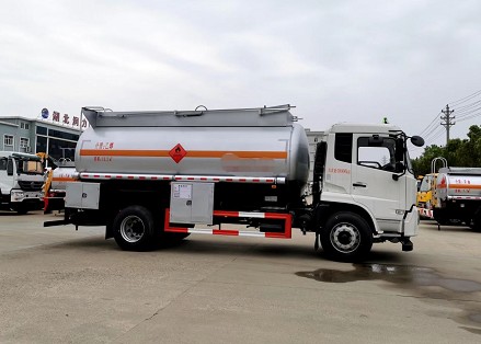 甲醇乙醇罐式運(yùn)輸車(chē)圖片 甲醇乙醇罐式運(yùn)輸車(chē)圖片