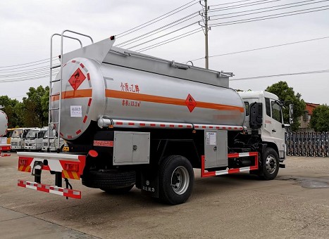 甲醇乙醇罐式運(yùn)輸車(chē)圖片 甲醇乙醇罐式運(yùn)輸車(chē)圖片