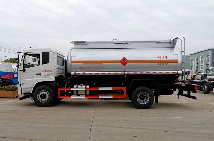 甲醇乙醇罐式運(yùn)輸車(chē)圖片 甲醇乙醇罐式運(yùn)輸車(chē)圖片