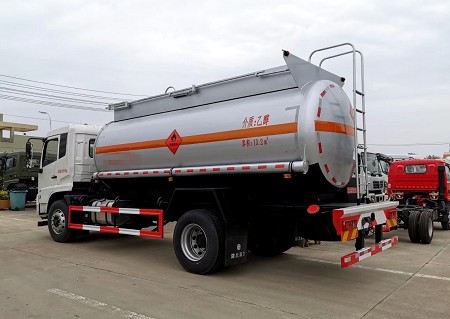 甲醇乙醇罐式運(yùn)輸車(chē)圖片 甲醇乙醇罐式運(yùn)輸車(chē)圖片