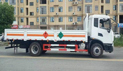 東風(fēng)天錦VR(4x2)氣瓶運輸車 東風(fēng)天錦VR(4x2)氣瓶運輸車