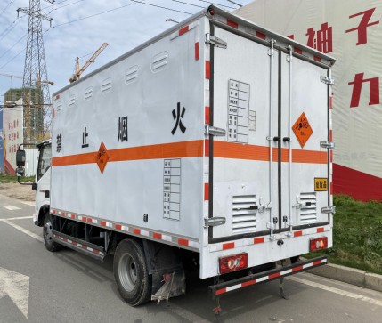 國六福田奧鈴速運(yùn)藍(lán)牌4.1米爆破器材運(yùn)輸車_湖北楚勝汽車