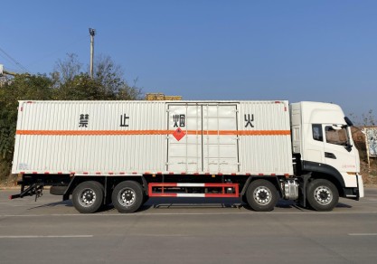 國六東風(fēng)天龍9.4米易燃液體危險品廂式運輸車_湖北楚勝汽車