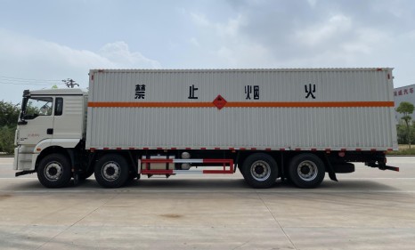 國(guó)六陜汽德龍新M3000廂長(zhǎng)9.4米/9.3米三類易燃液體廂式運(yùn)輸車_湖北楚勝汽車