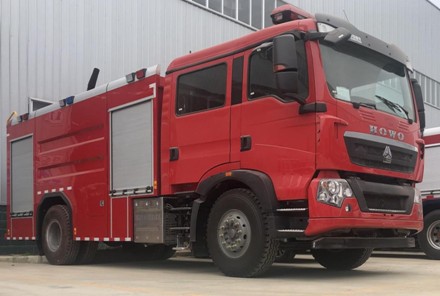 國(guó)六8噸重汽豪沃泡沫消防車(chē)圖片 國(guó)六8噸重汽豪沃泡沫消防車(chē)圖片