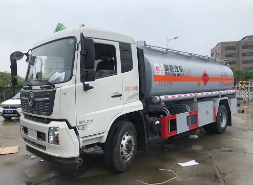國六東風天錦油罐車(碳鋼罐體)