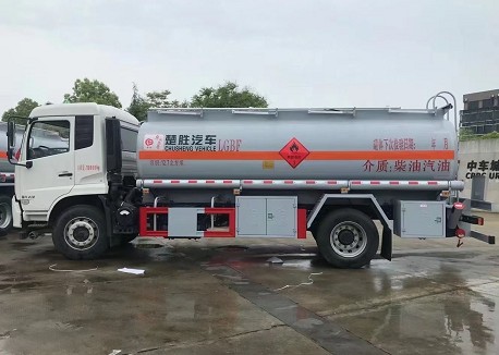 國六東風天錦油罐車(碳鋼罐體)