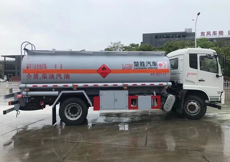 國六東風天錦油罐車(碳鋼罐體)