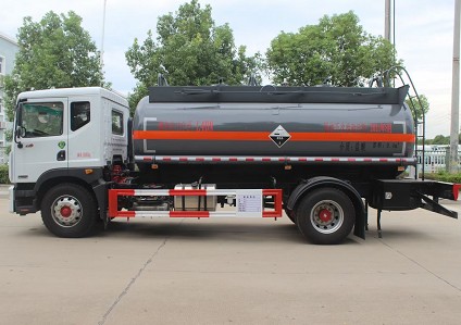 國(guó)六東風(fēng)多利卡D9化工車圖片 國(guó)六東風(fēng)多利卡D9化工車圖片