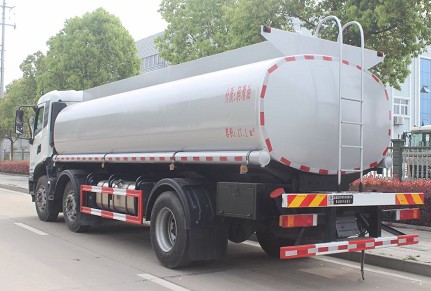 國(guó)六東風(fēng)天錦小三軸普通液體運(yùn)輸車圖片 國(guó)六東風(fēng)天錦小三軸普通液體運(yùn)輸車圖片