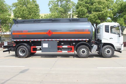 國六東風(fēng)天錦小三軸甲醇乙醇罐式運輸車圖片 國六東風(fēng)天錦小三軸甲醇乙醇罐式運輸車圖片