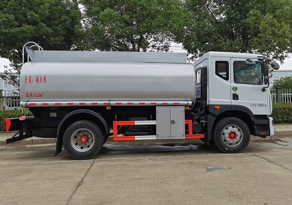 國(guó)六東風(fēng)多利卡D9普通液體運(yùn)輸車圖片 國(guó)六東風(fēng)多利卡D9普通液體運(yùn)輸車圖片