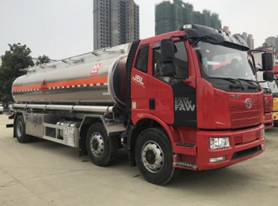 力神牌解放J6前四后四鋁合金油罐車 力神牌解放J6前四后四鋁合金油罐車
