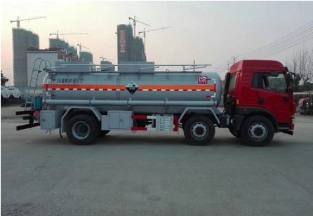 解放龍V小三軸前四后四SLS5253GFWC5V型腐蝕性物品罐式運(yùn)輸車(chē) 解放龍V小三軸前四后四SLS5253GFWC5V型腐蝕性物品罐式運(yùn)輸車(chē)