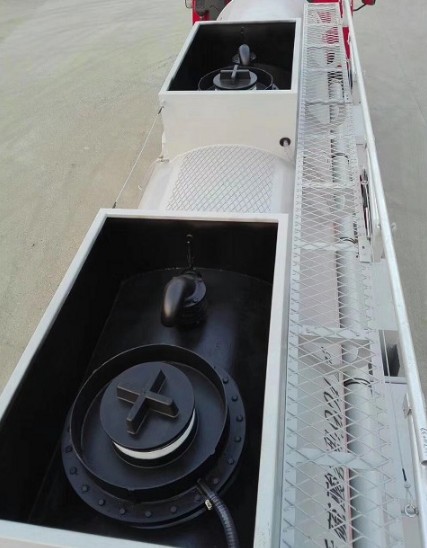 解放龍V小三軸前四后四SLS5253GFWC5V型腐蝕性物品罐式運(yùn)輸車(chē) 解放龍V小三軸前四后四SLS5253GFWC5V型腐蝕性物品罐式運(yùn)輸車(chē)