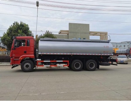 陜汽德龍后雙橋供液車_潤知星牌SCS5256TGYSX型供液車