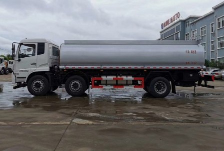 SCS5250GPGDFH型東風(fēng)天錦小三軸普通液體運(yùn)輸車 SCS5250GPGDFH型東風(fēng)天錦小三軸普通液體運(yùn)輸車