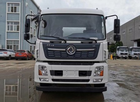 SCS5250GPGDFH型東風(fēng)天錦小三軸普通液體運(yùn)輸車 SCS5250GPGDFH型東風(fēng)天錦小三軸普通液體運(yùn)輸車