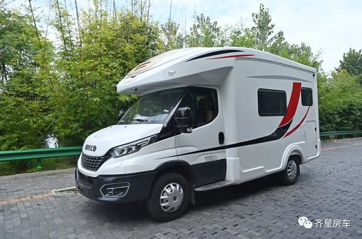 齊星進(jìn)口依維柯額頭升頂拓展房車_浩運(yùn)版IC2921-1進(jìn)口依維柯C型房車