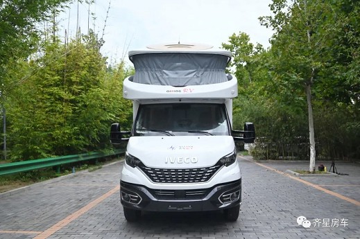 齊星進(jìn)口依維柯額頭升頂拓展房車_浩運(yùn)版IC2921-1進(jìn)口依維柯C型房車