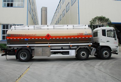 國(guó)六東風(fēng)天錦25方油罐車(chē) 國(guó)六東風(fēng)天錦25方油罐車(chē)