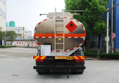 國(guó)六東風(fēng)天錦25方油罐車(chē) 國(guó)六東風(fēng)天錦25方油罐車(chē)