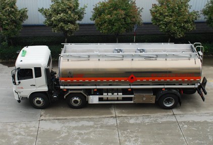 國(guó)六東風(fēng)天錦25方油罐車(chē) 國(guó)六東風(fēng)天錦25方油罐車(chē)