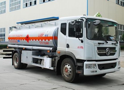 國(guó)六12.6方東風(fēng)多利卡D9加油車(chē) 國(guó)六12.6方東風(fēng)多利卡D9加油車(chē)