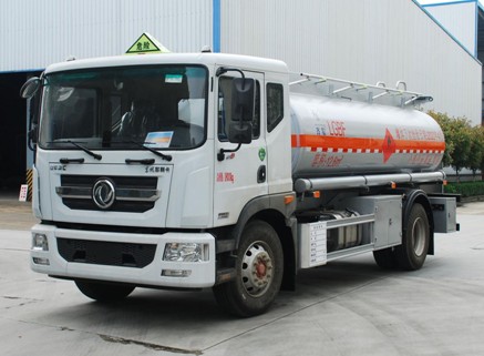 國(guó)六12.6方東風(fēng)多利卡D9加油車(chē) 國(guó)六12.6方東風(fēng)多利卡D9加油車(chē)