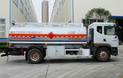 國(guó)六12.6方東風(fēng)多利卡D9加油車(chē) 國(guó)六12.6方東風(fēng)多利卡D9加油車(chē)