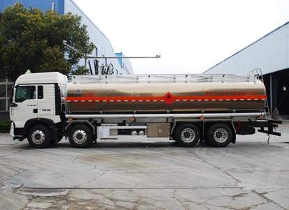 國(guó)六重汽豪沃30.6方鋁合金運(yùn)油車 國(guó)六重汽豪沃30.6方鋁合金運(yùn)油車