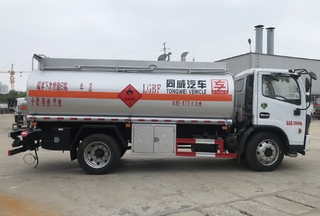 國六東風(fēng)福瑞卡8.6方運油車 國六東風(fēng)福瑞卡8.6方運油車