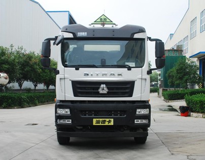 國(guó)六重汽汕德卡23.6方鋁合金運(yùn)油車 國(guó)六重汽汕德卡23.6方鋁合金運(yùn)油車