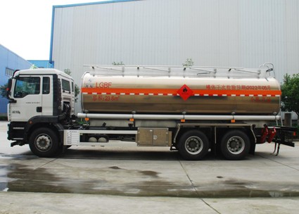 國(guó)六重汽汕德卡23.6方鋁合金運(yùn)油車 國(guó)六重汽汕德卡23.6方鋁合金運(yùn)油車