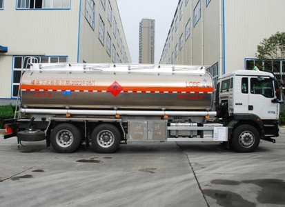 國(guó)六重汽汕德卡23.6方鋁合金運(yùn)油車 國(guó)六重汽汕德卡23.6方鋁合金運(yùn)油車
