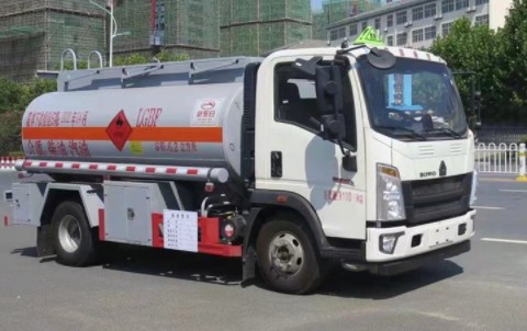 國六重汽豪沃5噸油罐車圖片 國六重汽豪沃5噸油罐車圖片