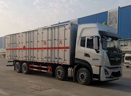 拉電石的易燃固體廂式運(yùn)輸車 拉電石的易燃固體廂式運(yùn)輸車